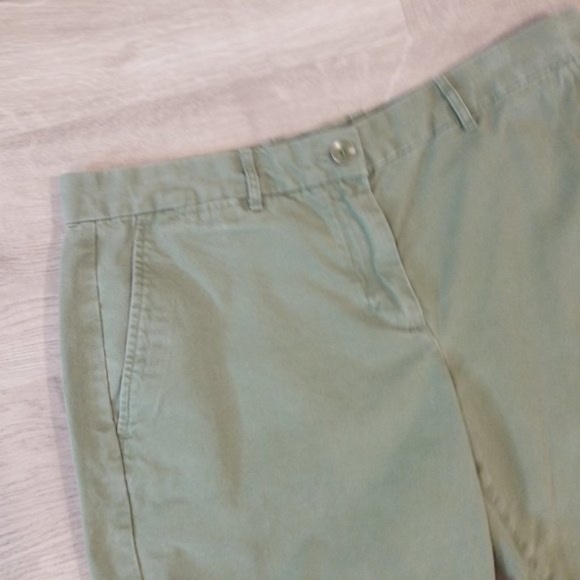 New Gap Mid Rise Twill Bermuda Shorts in Desert Cactus Green - Picture 4 of 6